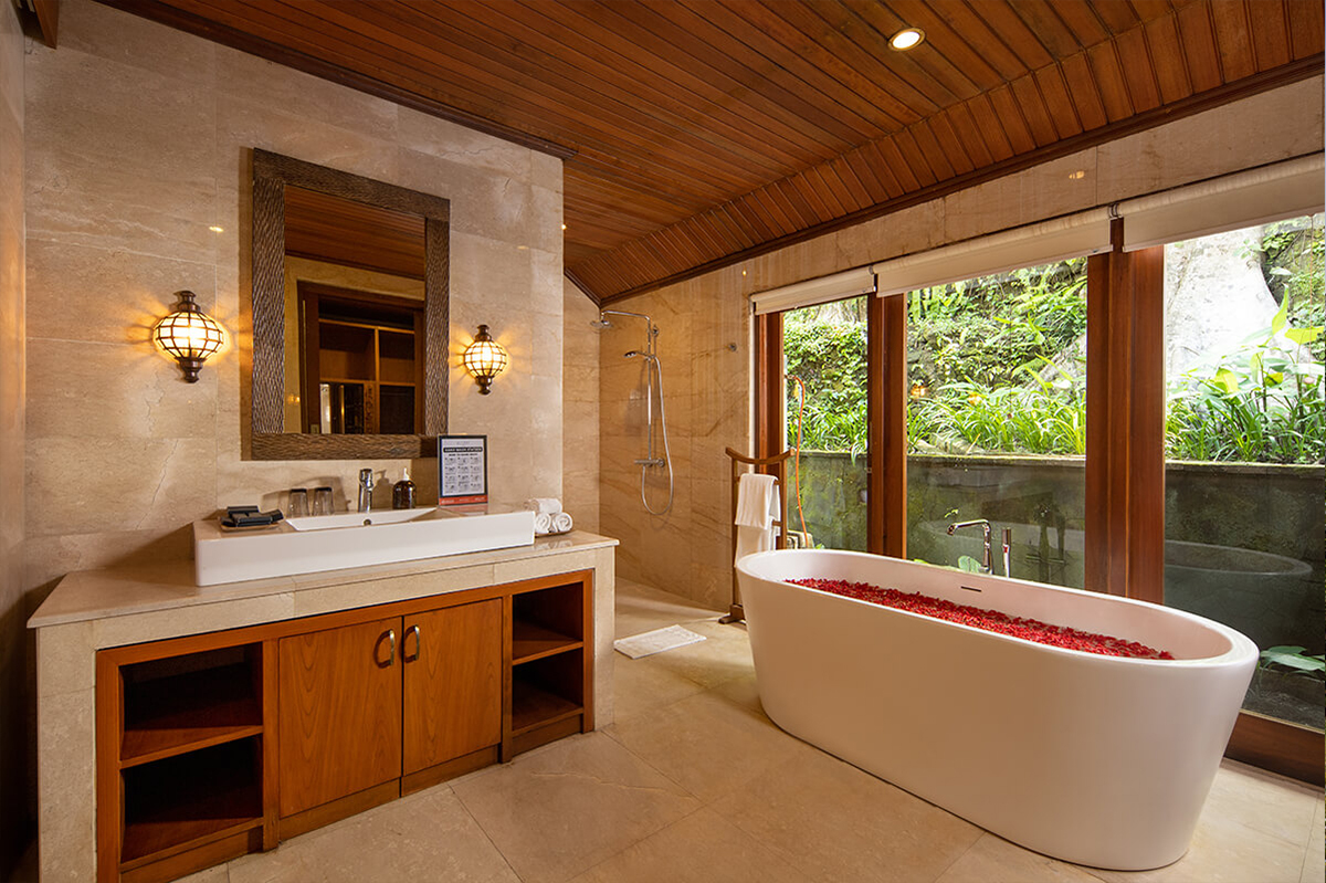 Spacious Bathroom